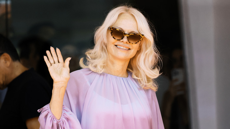 Pamela Anderson wearing sunglasses and waving