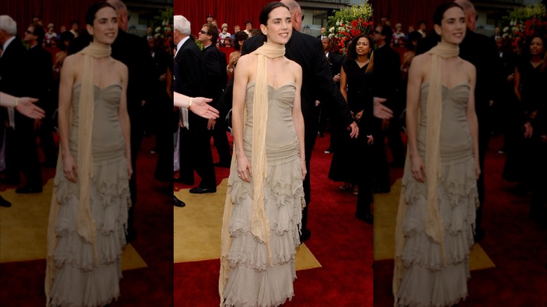 Jennifer Connelly on the red carpet at The 74th Annual Academy Awards in 2002