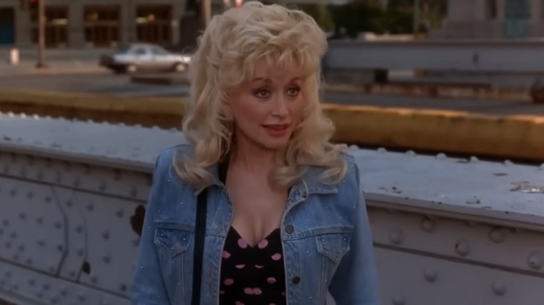 Dolly Parton in "Straight Talk"