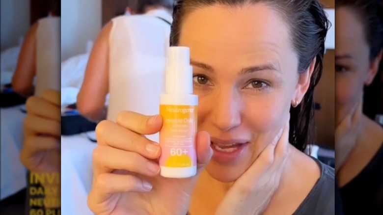 Jennifer Garner holding sunscreen