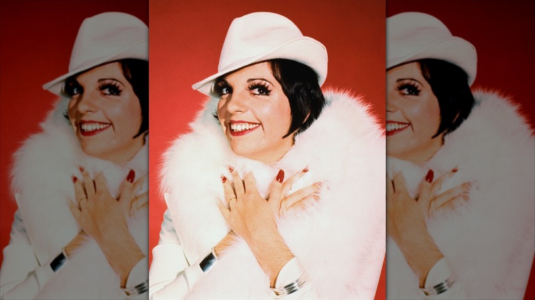Liza Minelli with long, red nails during a 1973 photoshoot