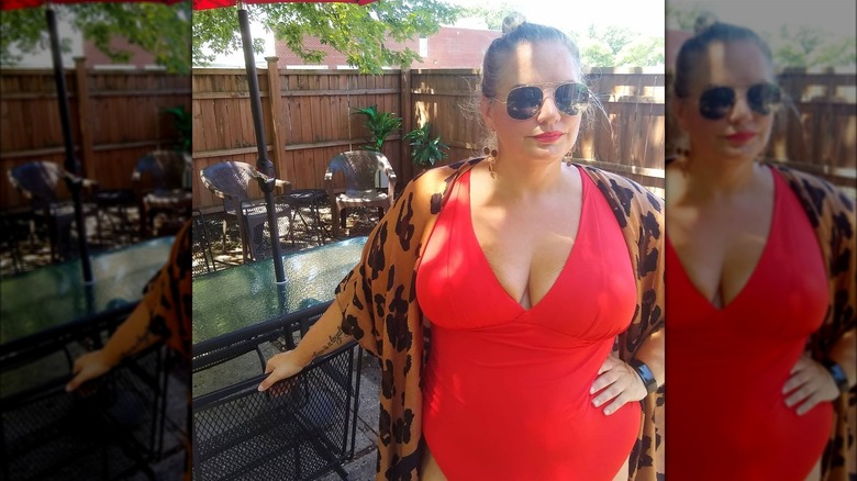 Woman wearing sunglasses