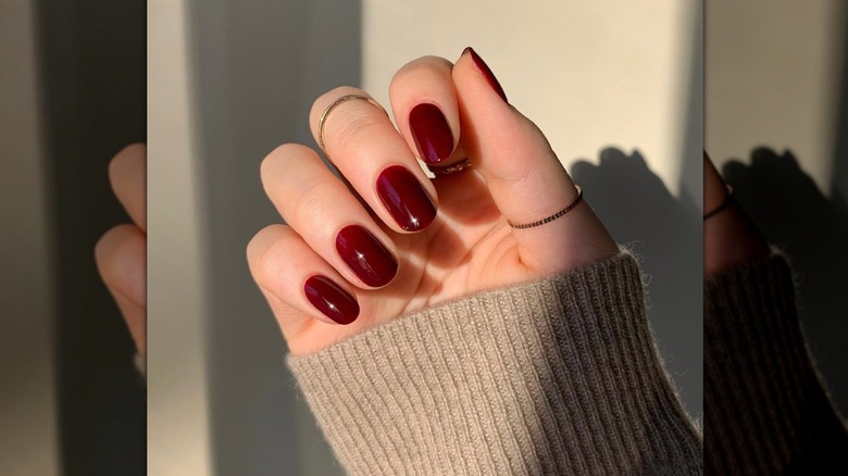 Semi-closed hand showing off the shade Obssessed from Olive & June