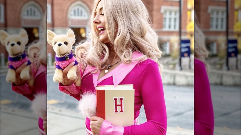 woman in Elle Woods costume