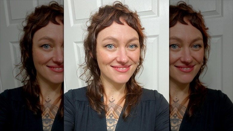 A woman with a shaggy mullet haircut