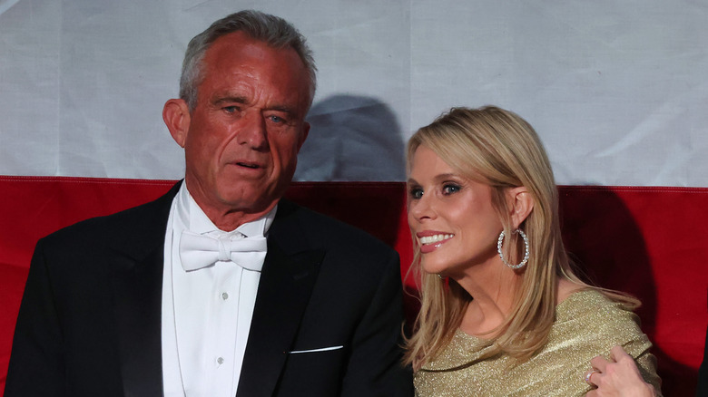 Cheryl Hines standing next to Robert F Kennedy Jr