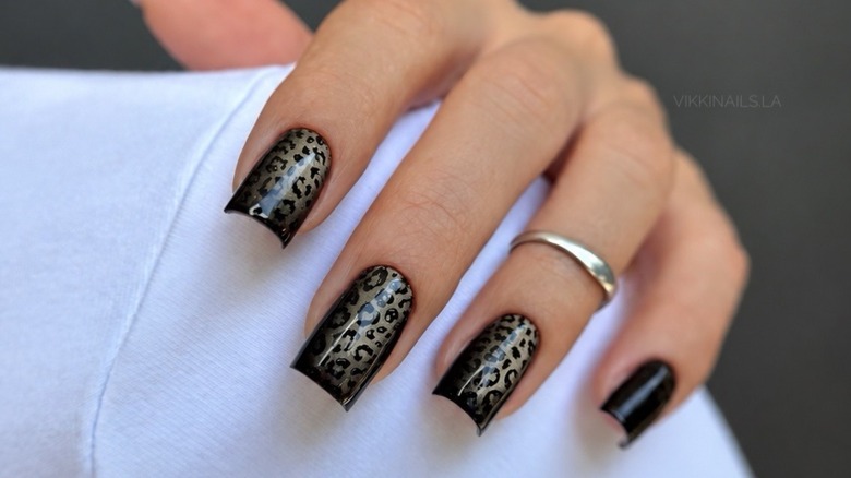 Animal print short nails
