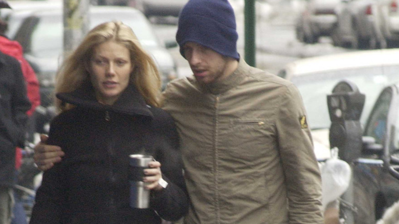 Gwyneth Paltrow and Chris Martin walking