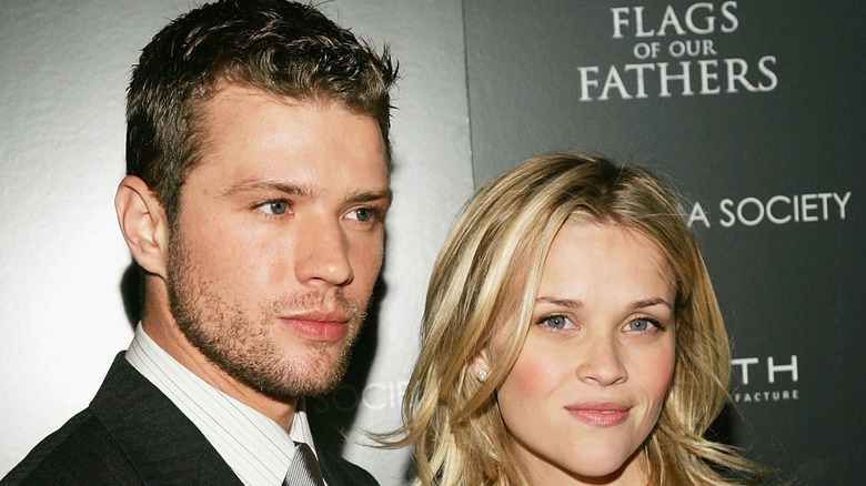 Reese Witherspoon and Ryan Phillippe posing