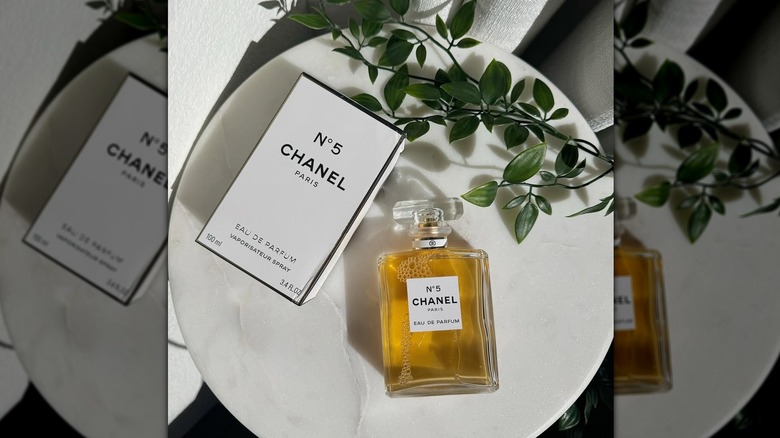 Chanel No.5 Eau de Parfum flatlay