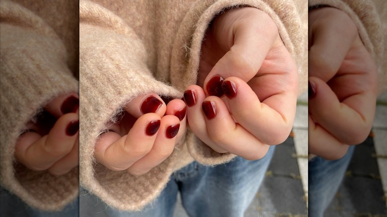 Dark syrup nails