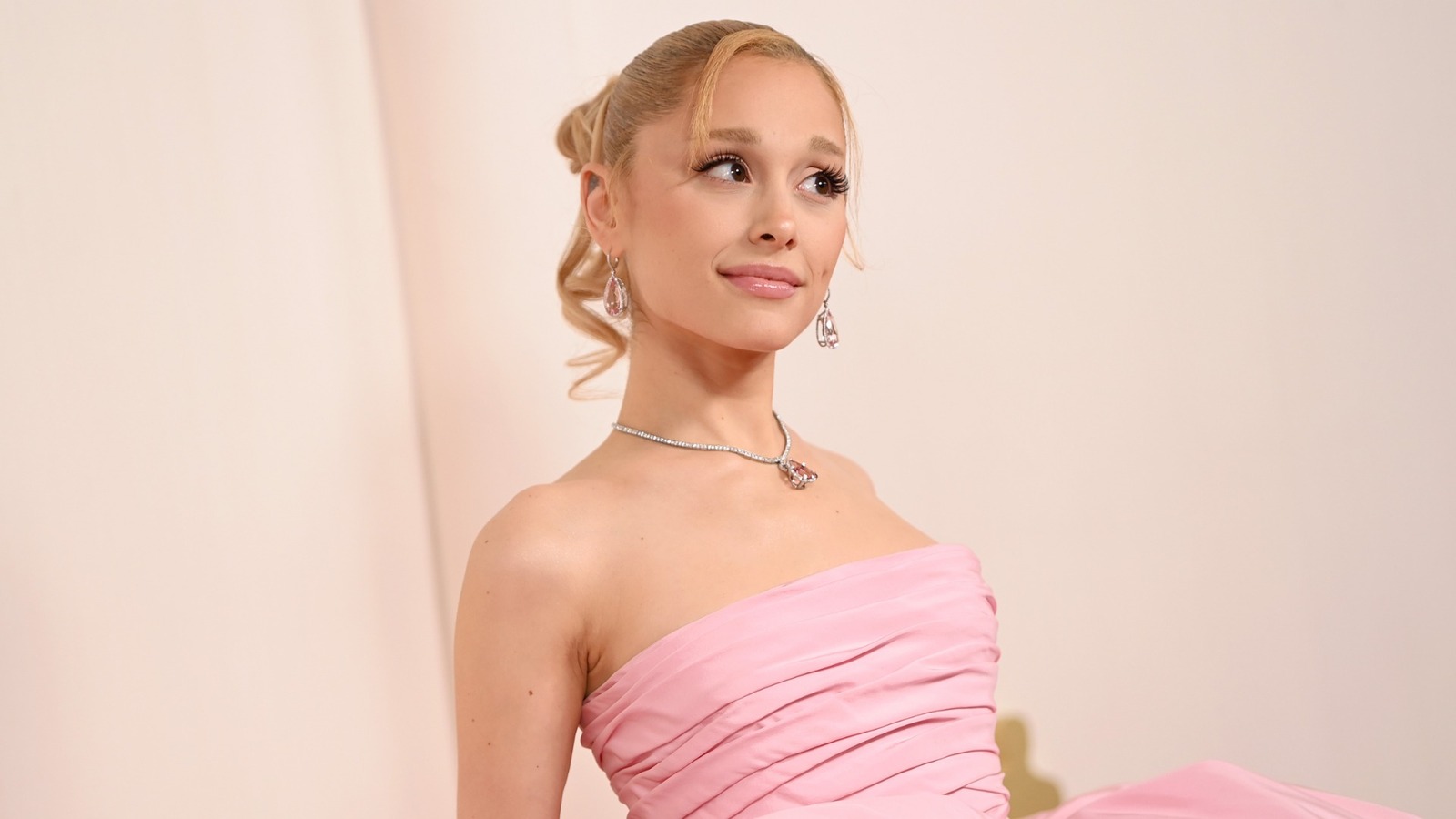 5 Glinda-Coded Outfits Ariana Grande Has Worn Promoting Wicked