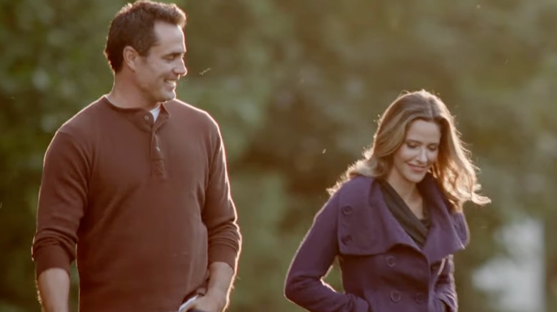 Jill Wagner as Sarah Bloom and Victor Webster as David Nichols in A Harvest Wedding (2017)