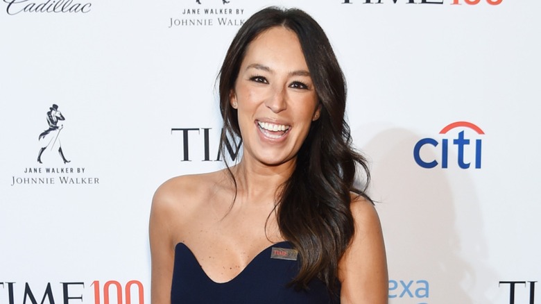 Joanna Gaines smiling on the red carpet