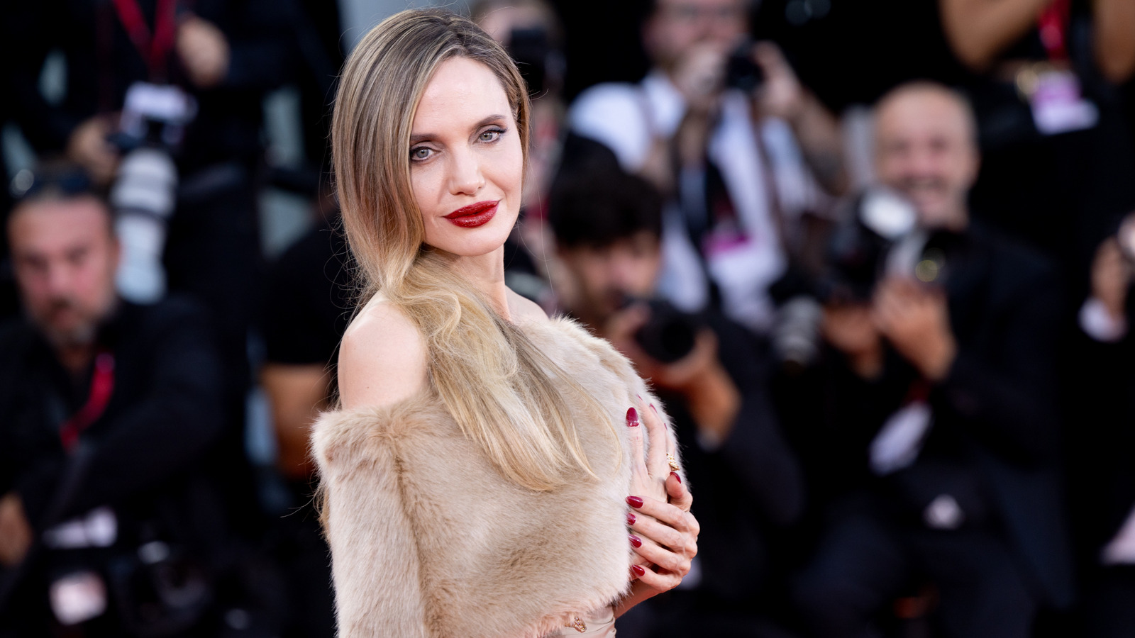 5 Times Angelina Jolie Nailed Trends While Staying True To Her Edgy Style