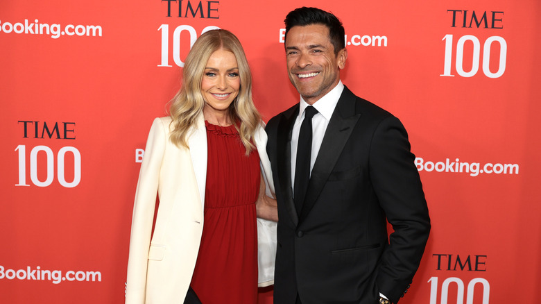 Kelly Ripa and Mark Consuelos posing together