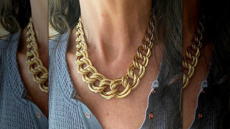 Woman's clavicle with a thick gold chain necklace