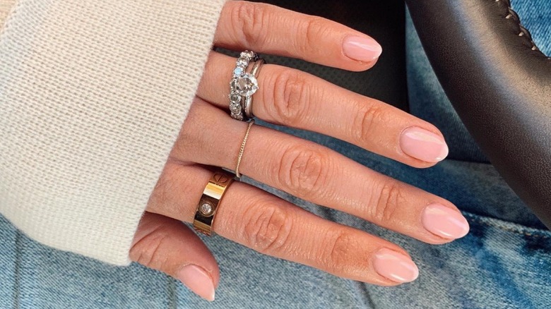 Short almond nails