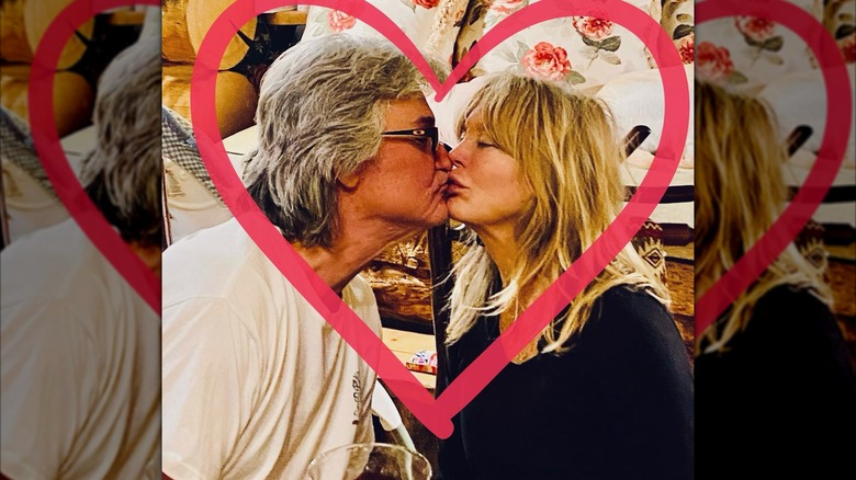 Kurt Russell and Goldie Hawn sharing a kiss