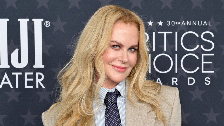 Nicole Kidman with blond hair on a red carpet