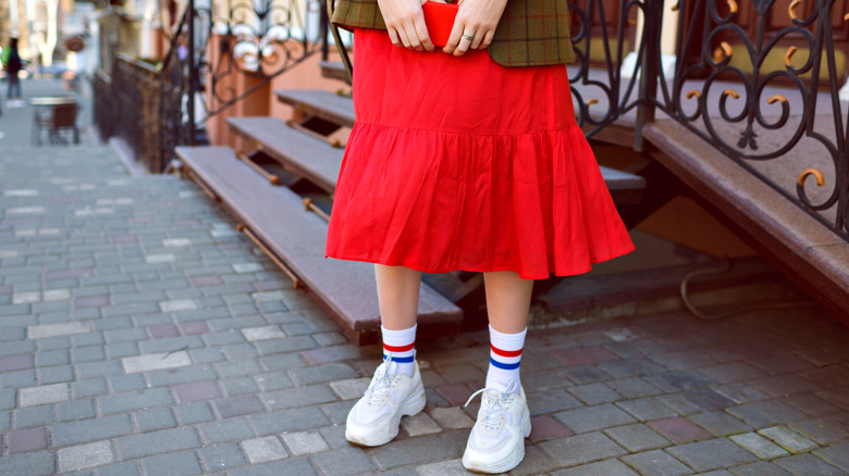 woman wearing ugly white sneakers