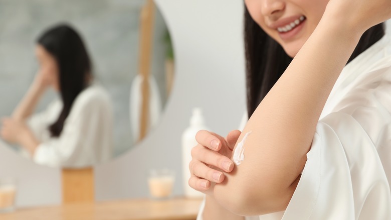 Moisturizing elbow
