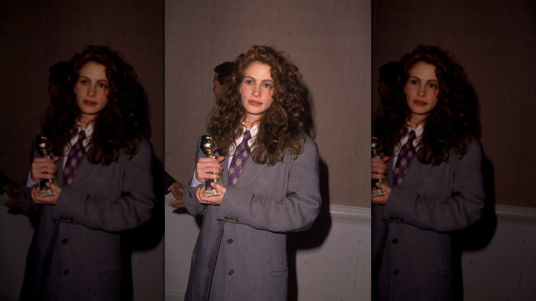 Julia  Roberts holding an award