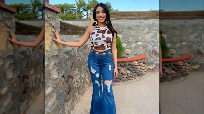 Woman wearing a belt