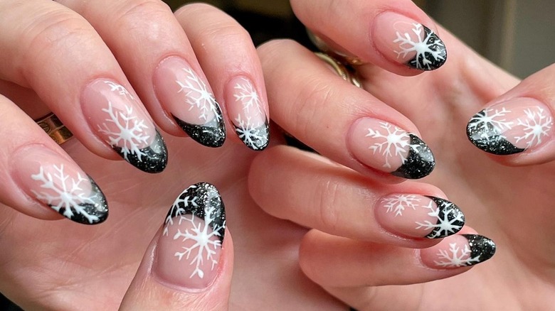 Black snowflake manicure