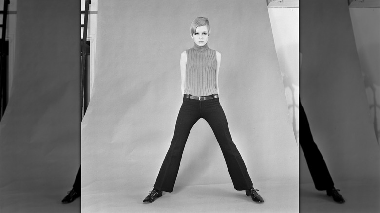 Twiggy posing in 1966