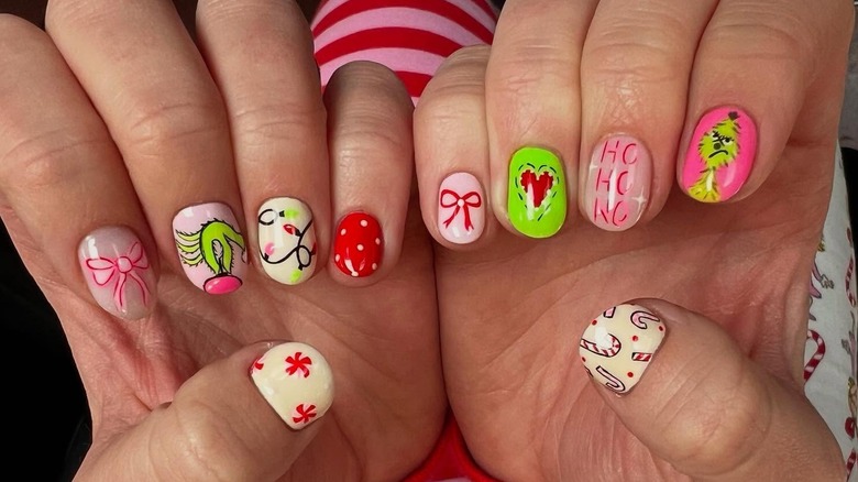 Grinch nail art