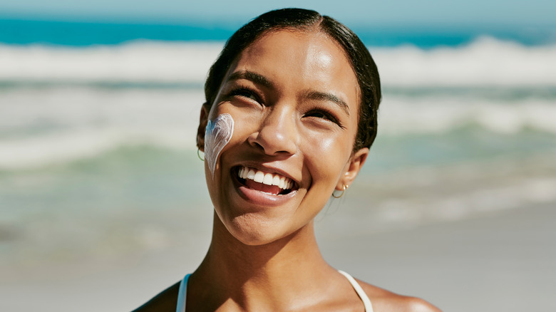 Woman putting on sunscreen 
