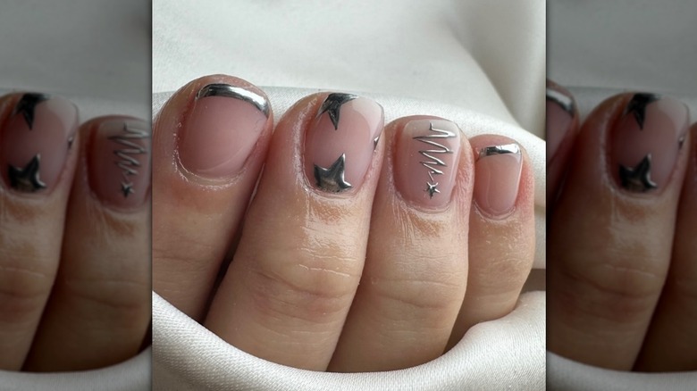 Chrome holiday nails