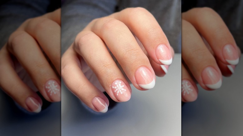Snowflake nails