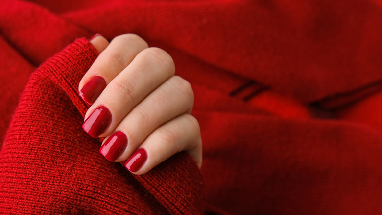 red manicure