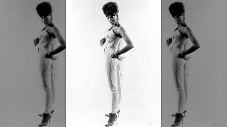 Dionne Warwick poses with a tall beehive hairstyle