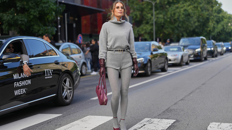 Woman wearing a gray outfit
