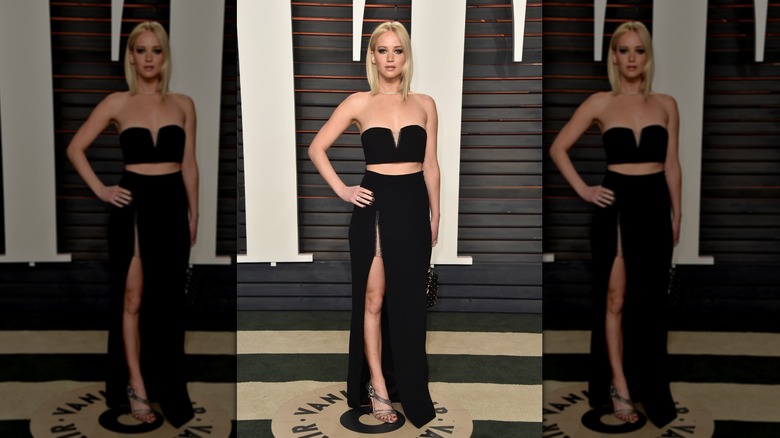 Jennifer Lawrence attends the 2016 Vanity Fair Oscar Party
