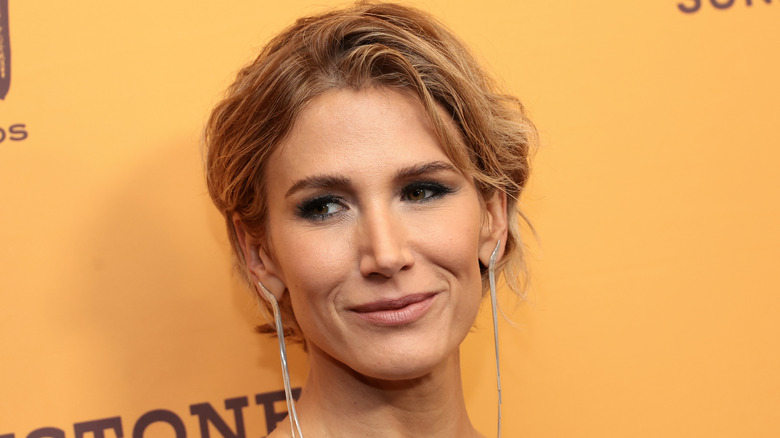 Jen Landon smiles on the red carpet in 2026
