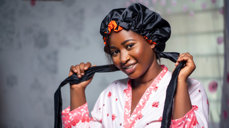 woman wearing a bonnet