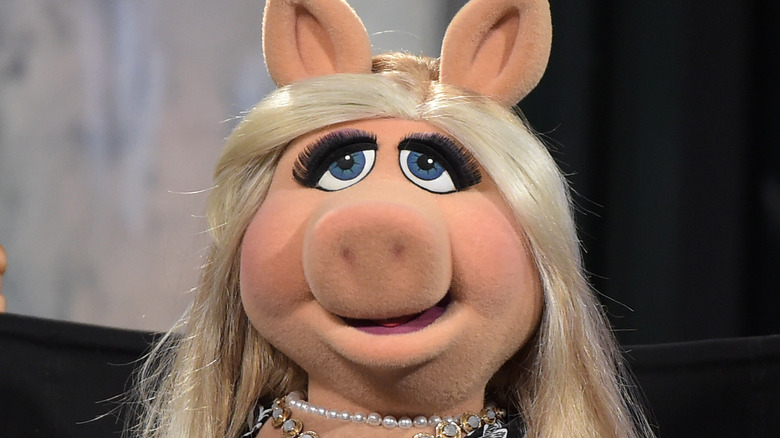 Miss Piggy - wide 7