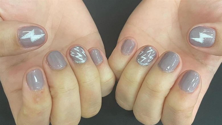 Lightning bolt nails