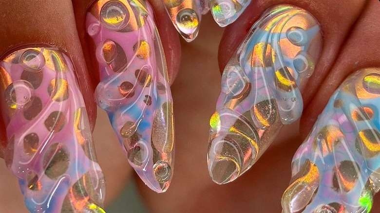Swirl chrome nails