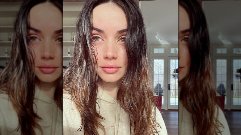 Ana de Armas in a makeup-free selfie on Instagram
