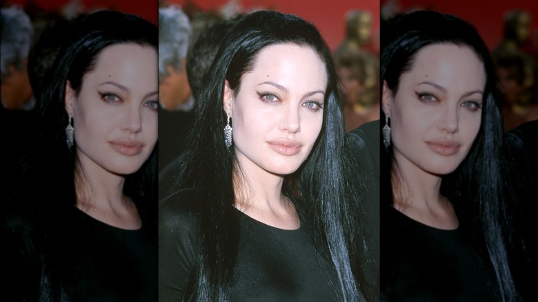 Angelina Jolie on the red carpet at the 2000 Oscars