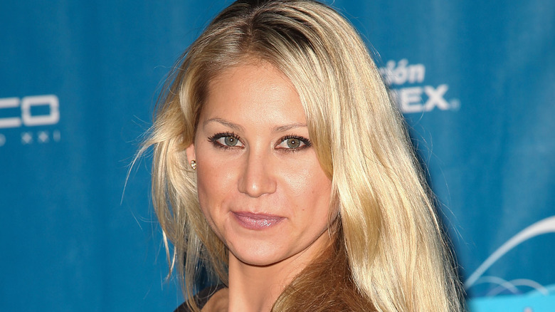 Anna Kournikova posing