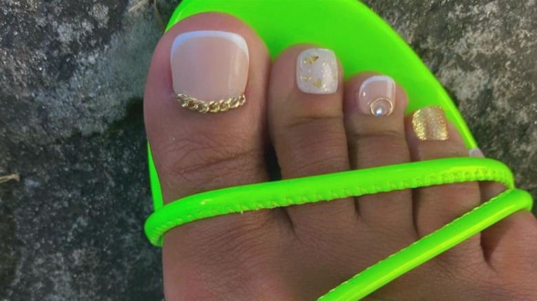 Press clearance on toenails