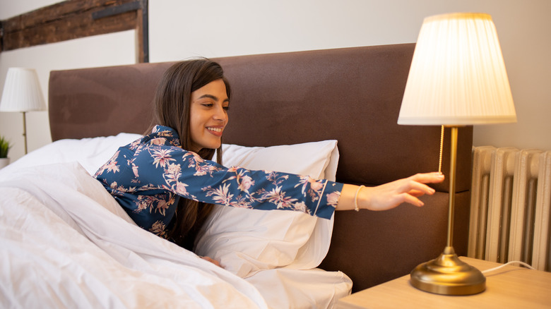 Turning off lamp