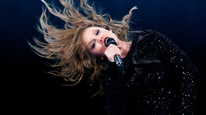 Taylor Swift performing