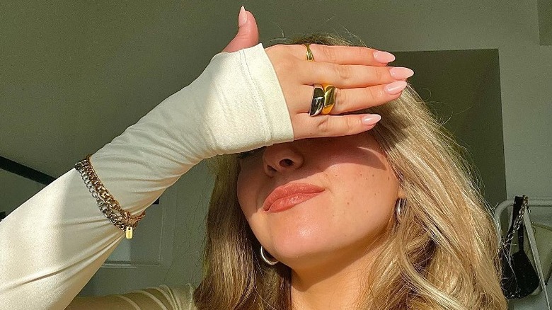 woman wearing rings